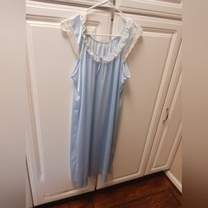 Vintqge Heiress Baby Blue Night Gown.Size Med. White Lace Trim. Sleevless.GUC.
